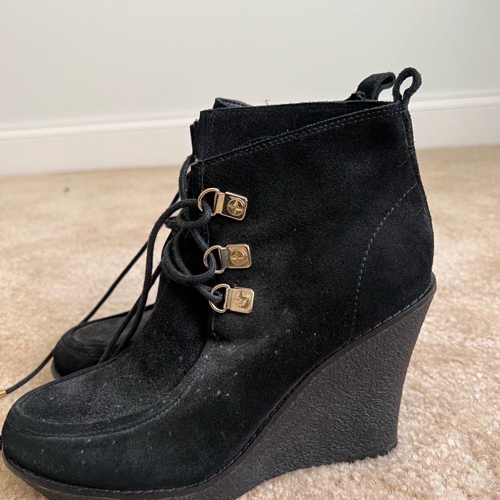 C Wonder Size 6 Suede Boots